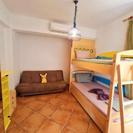 Apartment Ariel's House In *